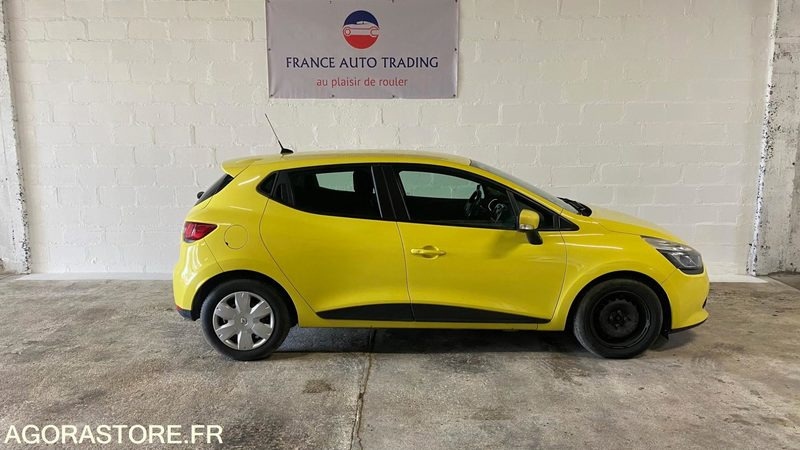 RENAULT ClIO IV 5 Portes 1.5 DCI FAP ECO2 S&S 75 CV - 2P013 - 231 897km - Autó: 3 kép. RENAULT ClIO IV 5 Portes 1.5 DCI FAP ECO2 S&S 75 CV - 2P013 - 231 897km - Autó: 3 kép.