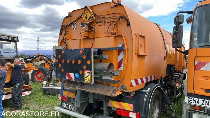 RENAULT DXI 310 - Utcaseprő gép: 2 kép. RENAULT DXI 310 - Utcaseprő gép: 2 kép.