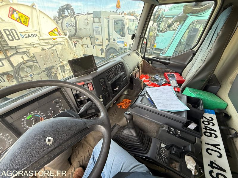 RENAULT HYDROCUREUR ADR 2646-YC-49 VENTE EXPORT EXCLUSIVEMENT - Szippantós autó: 4 kép. RENAULT HYDROCUREUR ADR 2646-YC-49 VENTE EXPORT EXCLUSIVEMENT - Szippantós autó: 4 kép.