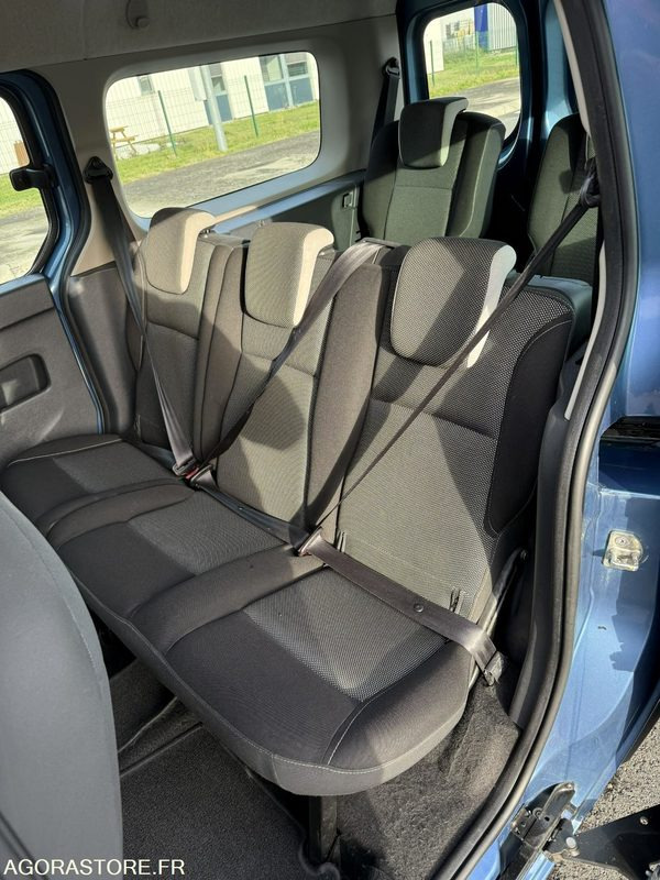 Autó RENAULT KANGOO AVEC GPS - 2014 - 242112km - DC-739-QB: 6 kép. Autó RENAULT KANGOO AVEC GPS - 2014 - 242112km - DC-739-QB: 6 kép.
