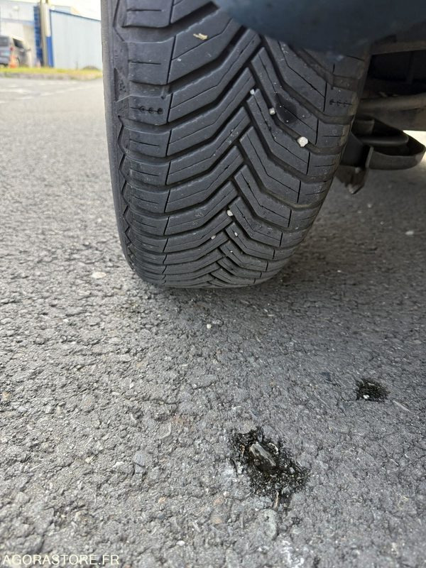 Autó RENAULT KANGOO AVEC GPS - 2014 - 242112km - DC-739-QB: 9 kép. Autó RENAULT KANGOO AVEC GPS - 2014 - 242112km - DC-739-QB: 9 kép.