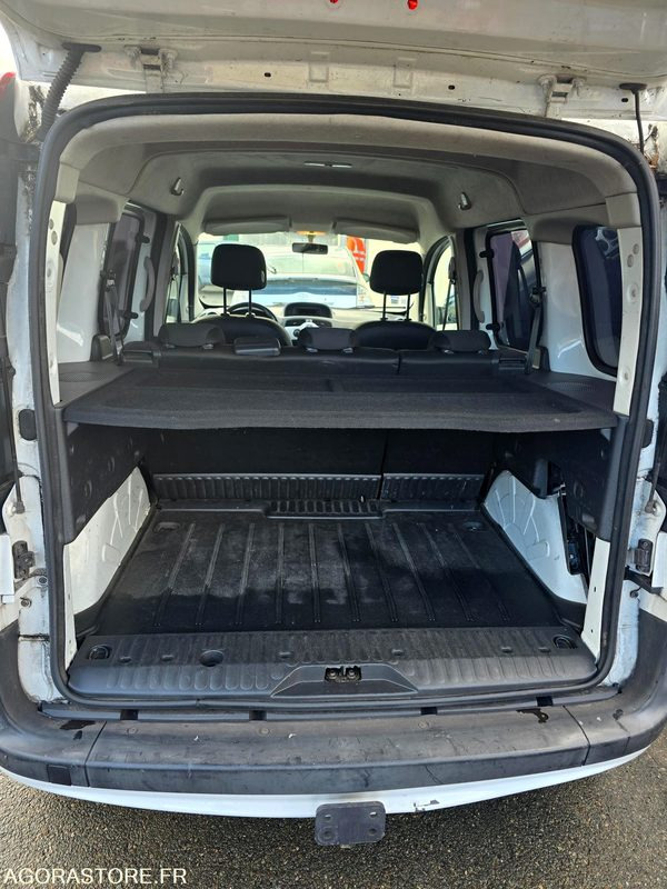 RENAULT KANGOO BJ 326 DF - 109223kms - 2011 - Autó: 3 kép. RENAULT KANGOO BJ 326 DF - 109223kms - 2011 - Autó: 3 kép.