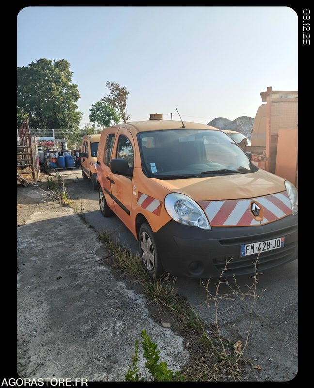 RENAULT KANGOO FM-428-JQ - 2008 - 195935 KM moteur tournant - Kis furgon: 1 kép. RENAULT KANGOO FM-428-JQ - 2008 - 195935 KM moteur tournant - Kis furgon: 1 kép.