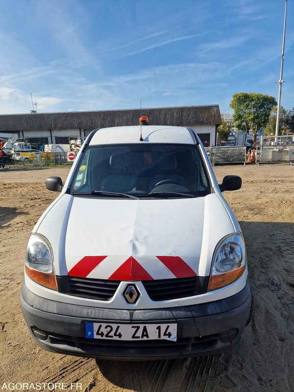 RENAULT KANGOO - LOT N°1 - Kis furgon: 2 kép. RENAULT KANGOO - LOT N°1 - Kis furgon: 2 kép.