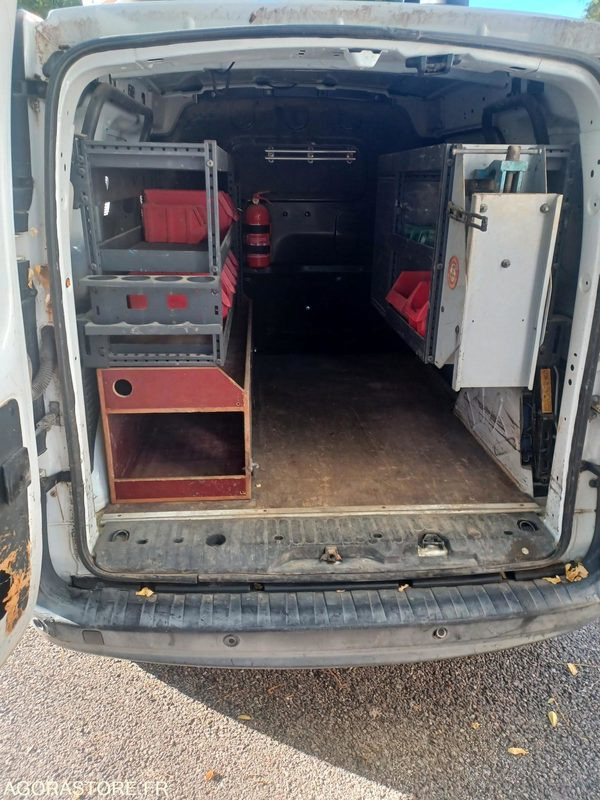 RENAULT KANGOO - REF SCP/976 - Kis furgon: 1 kép. RENAULT KANGOO - REF SCP/976 - Kis furgon: 1 kép.