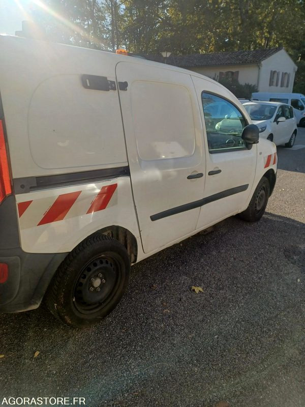 RENAULT KANGOO - REF SCP/976 - Kis furgon: 2 kép. RENAULT KANGOO - REF SCP/976 - Kis furgon: 2 kép.