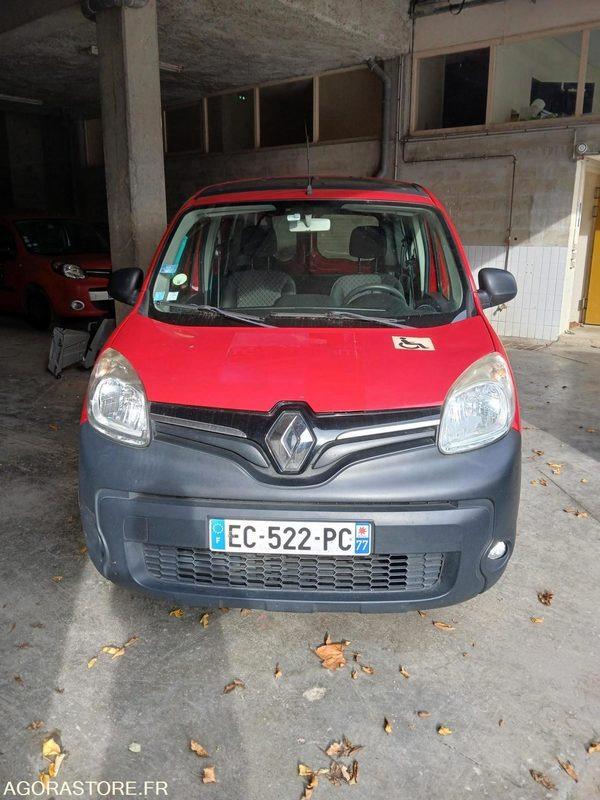 RENAULT KANGOO TPMR N°160552 - Iskolabusz: 1 kép. RENAULT KANGOO TPMR N°160552 - Iskolabusz: 1 kép.