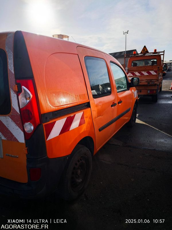 RENAULT Kangoo FM-461-JQ Moteur tournant - Kis furgon: 5 kép. RENAULT Kangoo FM-461-JQ Moteur tournant - Kis furgon: 5 kép.