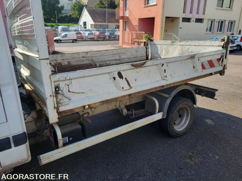 RENAULT MASCOTT BENNNE BASCULANTE (sans contrôle technique) - Billenőplatós kisteherautó: 3 kép. RENAULT MASCOTT BENNNE BASCULANTE (sans contrôle technique) - Billenőplatós kisteherautó: 3 kép.