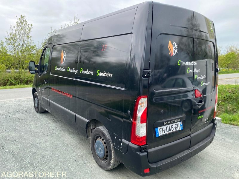 RENAULT MASTER - 06/2019 / 146 569KM - Furgon: 3 kép. RENAULT MASTER - 06/2019 / 146 569KM - Furgon: 3 kép.