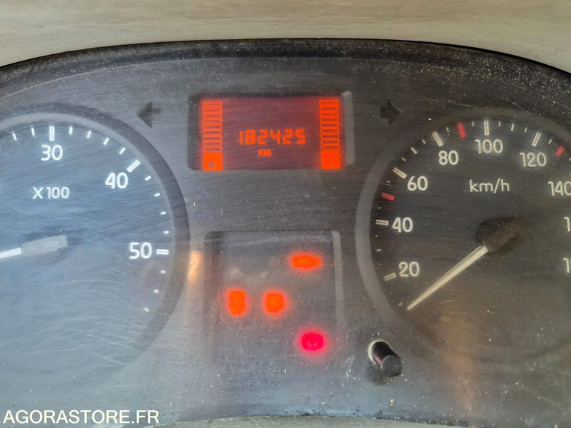 RENAULT MASTER 2.5 DCI 120 CV - 2008 - 182 425km - Furgon: 2 kép. RENAULT MASTER 2.5 DCI 120 CV - 2008 - 182 425km - Furgon: 2 kép.