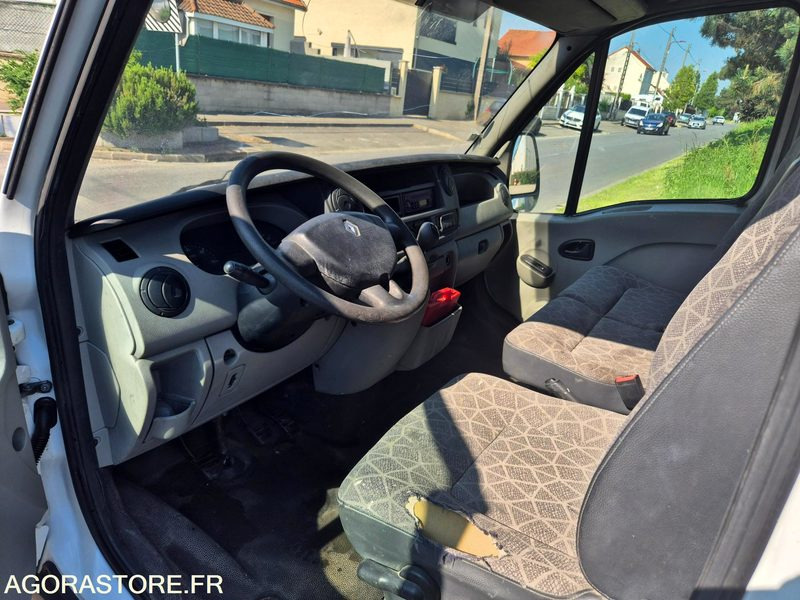 RENAULT MASTER 2.5 DCI 120 CV - 2008 - 182 425km - Furgon: 5 kép. RENAULT MASTER 2.5 DCI 120 CV - 2008 - 182 425km - Furgon: 5 kép.