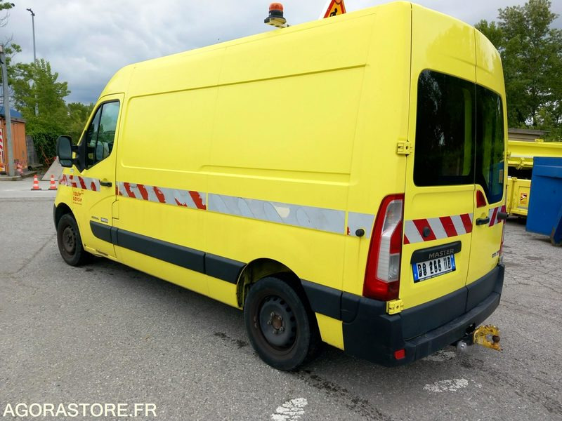 RENAULT MASTER DCI125 (HR0210) - Kis furgon: 4 kép. RENAULT MASTER DCI125 (HR0210) - Kis furgon: 4 kép.