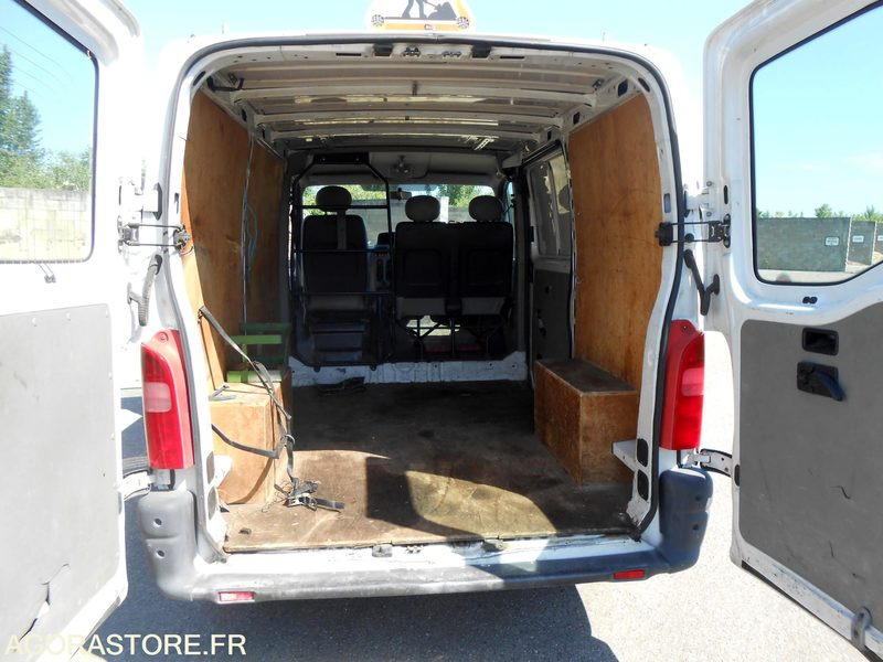 RENAULT MASTER DCI80 - Furgon: 4 kép. RENAULT MASTER DCI80 - Furgon: 4 kép.