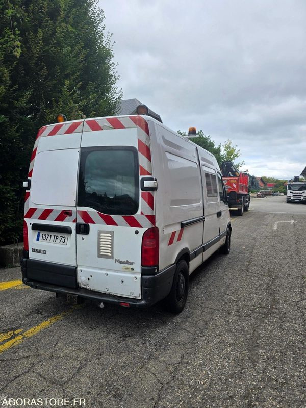 RENAULT MASTER - Furgon: 3 kép. RENAULT MASTER - Furgon: 3 kép.