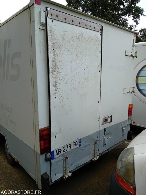RENAULT MASTER II COMBI 2009 - Furgon: 3 kép. RENAULT MASTER II COMBI 2009 - Furgon: 3 kép.
