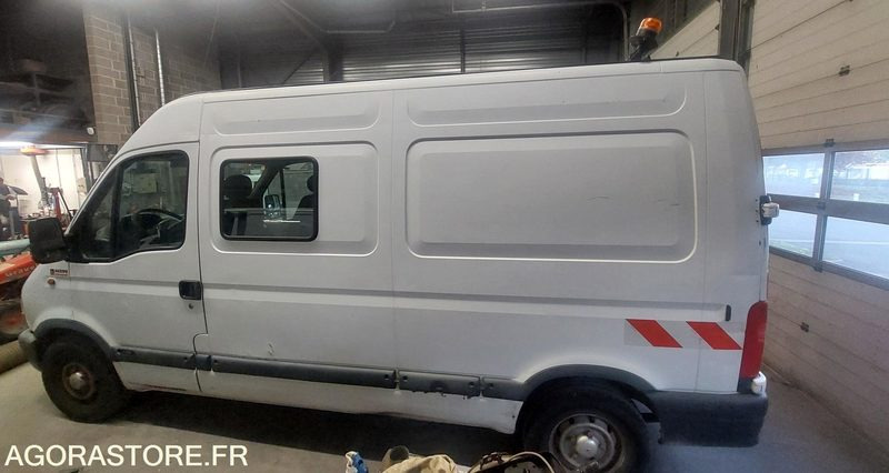 RENAULT MASTER II L2H2 94527 kms 1998 - Furgon: 3 kép. RENAULT MASTER II L2H2 94527 kms 1998 - Furgon: 3 kép.