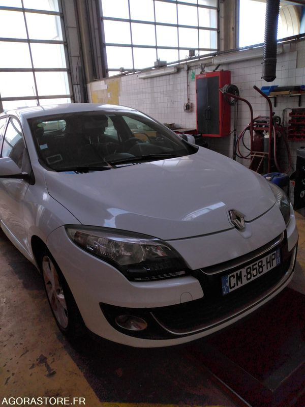 RENAULT MEGANE DIESEL - Autó: 4 kép. RENAULT MEGANE DIESEL - Autó: 4 kép.