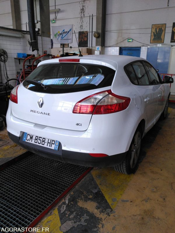 RENAULT MEGANE DIESEL - Autó: 3 kép. RENAULT MEGANE DIESEL - Autó: 3 kép.