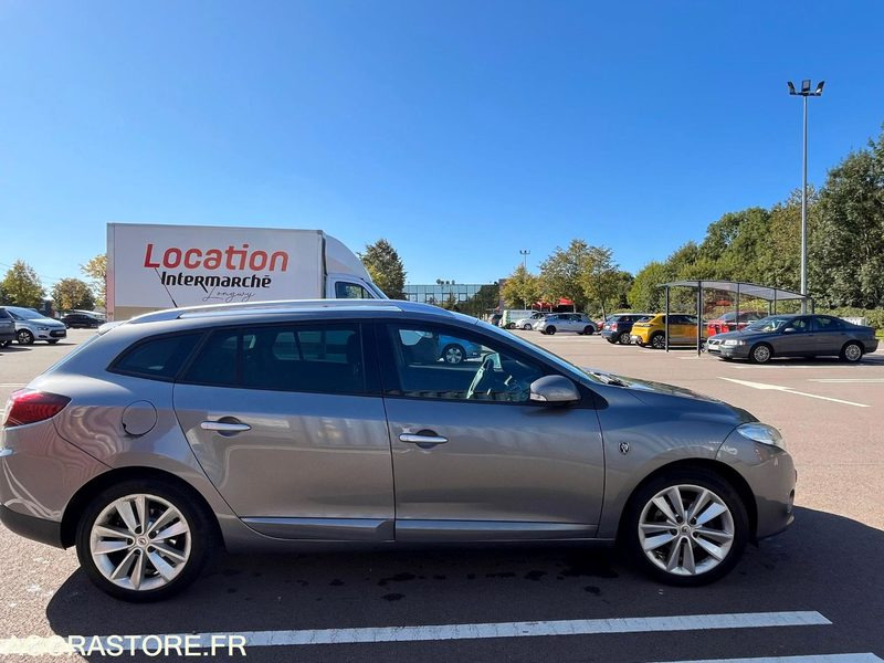 RENAULT MEGANE ESTATE XV DE FRANCE DCI 110 - Autó: 5 kép. RENAULT MEGANE ESTATE XV DE FRANCE DCI 110 - Autó: 5 kép.