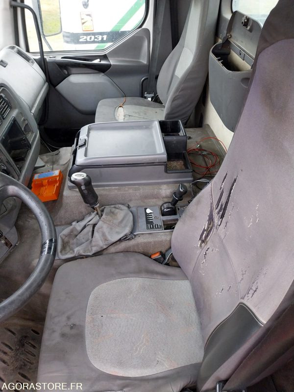 RENAULT PREMIUM 370-19 / 2007 / 371820 km - Alvaz teherautó: 5 kép. RENAULT PREMIUM 370-19 / 2007 / 371820 km - Alvaz teherautó: 5 kép.