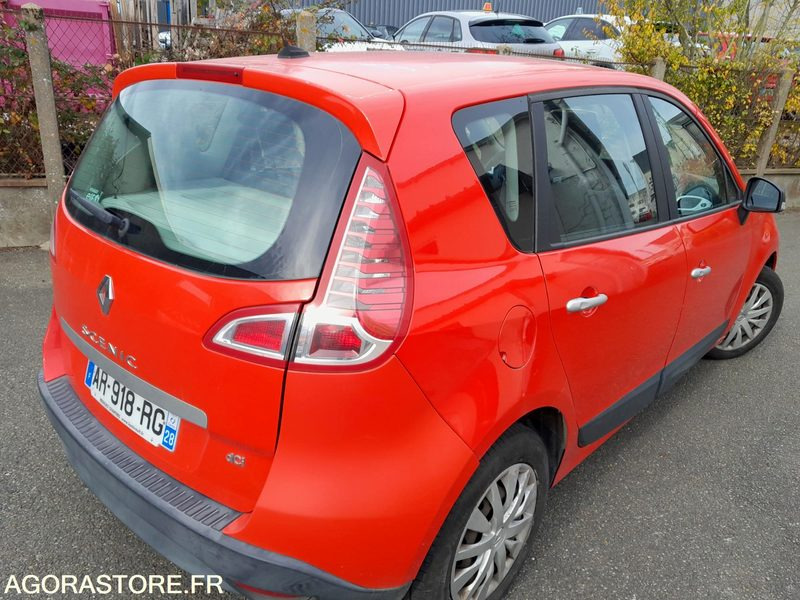 RENAULT SCENIC - Autó: 4 kép. RENAULT SCENIC - Autó: 4 kép.