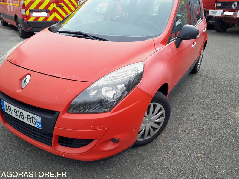 RENAULT SCENIC - Autó: 2 kép. RENAULT SCENIC - Autó: 2 kép.