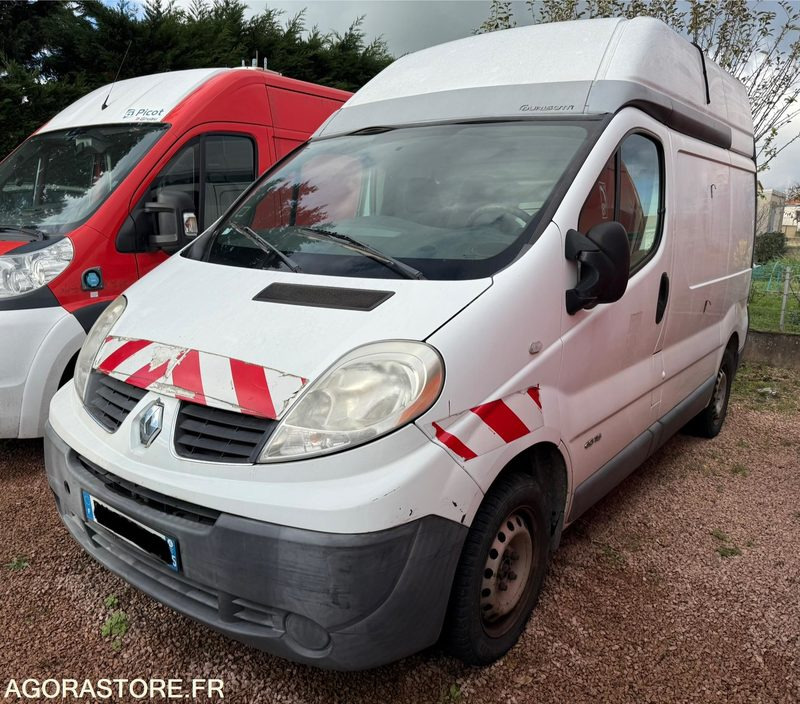 RENAULT TRAFIC 2.0 DCI 115 CH L1H2 - 233176 - 2011 - Furgon: 1 kép. RENAULT TRAFIC 2.0 DCI 115 CH L1H2 - 233176 - 2011 - Furgon: 1 kép.