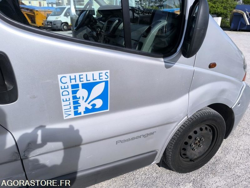 RENAULT TRAFIC 2004 - 152227KM - Minibusz, Kisbusz: 5 kép. RENAULT TRAFIC 2004 - 152227KM - Minibusz, Kisbusz: 5 kép.