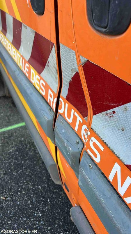 RENAULT TRAFIC - 2014 - 439000 KM - DC986YM - Furgon: 4 kép. RENAULT TRAFIC - 2014 - 439000 KM - DC986YM - Furgon: 4 kép.