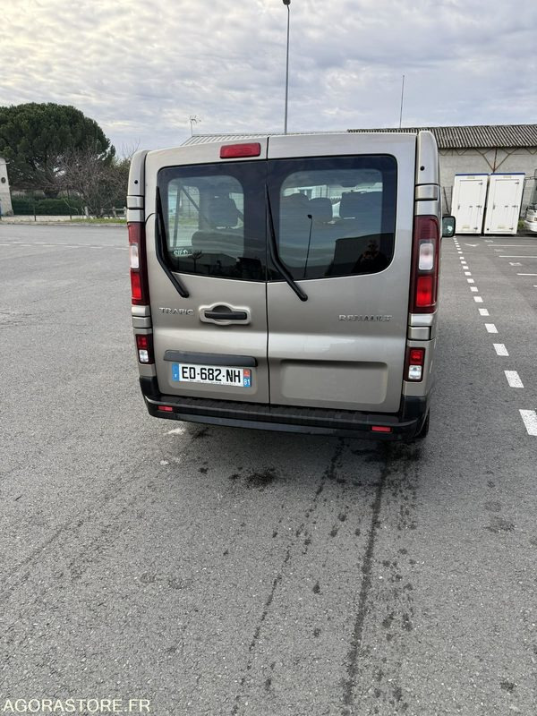 RENAULT TRAFIC - 2016 - 229166km - ED-682-NH - Minibusz, Kisbusz: 4 kép. RENAULT TRAFIC - 2016 - 229166km - ED-682-NH - Minibusz, Kisbusz: 4 kép.