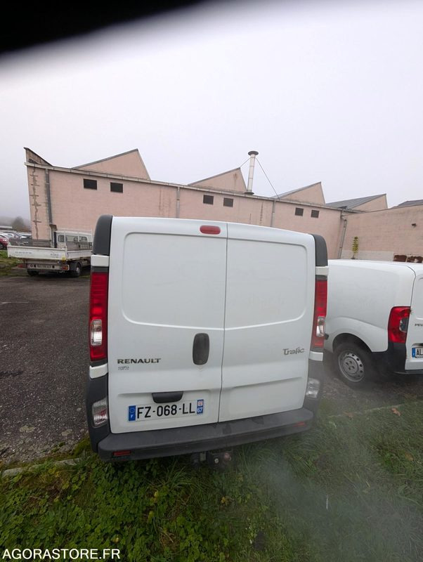 RENAULT TRAFIC 90CV 2.0 DCI - 209 014 KM - Furgon: 4 kép. RENAULT TRAFIC 90CV 2.0 DCI - 209 014 KM - Furgon: 4 kép.