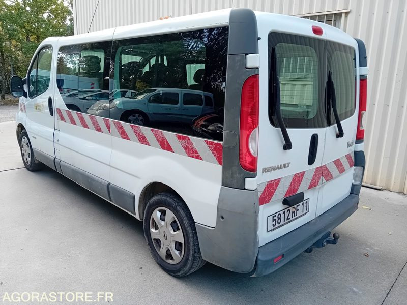 RENAULT TRAFIC DCI 115 L2H2 VP 9 places - Minibusz, Kisbusz: 4 kép. RENAULT TRAFIC DCI 115 L2H2 VP 9 places - Minibusz, Kisbusz: 4 kép.