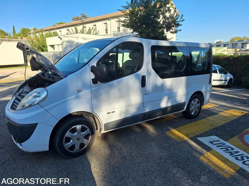 RENAULT TRAFIC - Minibusz, Kisbusz: 1 kép. RENAULT TRAFIC - Minibusz, Kisbusz: 1 kép.
