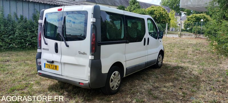 RENAULT TRAFIC II - Minibusz, Kisbusz: 2 kép. RENAULT TRAFIC II - Minibusz, Kisbusz: 2 kép.