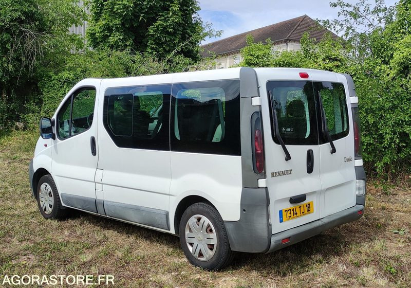 RENAULT TRAFIC II - Minibusz, Kisbusz: 1 kép. RENAULT TRAFIC II - Minibusz, Kisbusz: 1 kép.