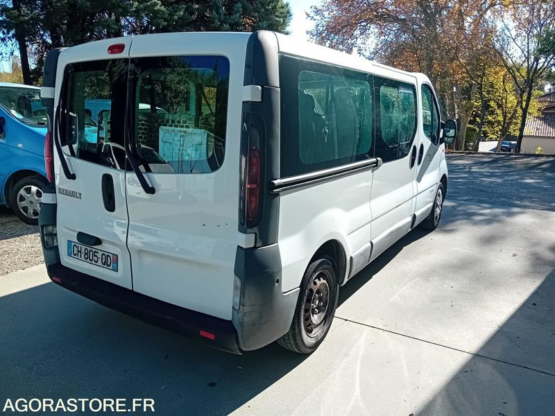 RENAULT TRAFIC VP DCI 100 TPMR - 134000km - 2006 - Furgon: 3 kép. RENAULT TRAFIC VP DCI 100 TPMR - 134000km - 2006 - Furgon: 3 kép.