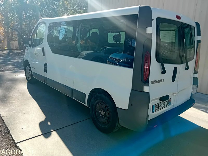 RENAULT TRAFIC VP DCI 100 TPMR - 134000km - 2006 - Furgon: 4 kép. RENAULT TRAFIC VP DCI 100 TPMR - 134000km - 2006 - Furgon: 4 kép.