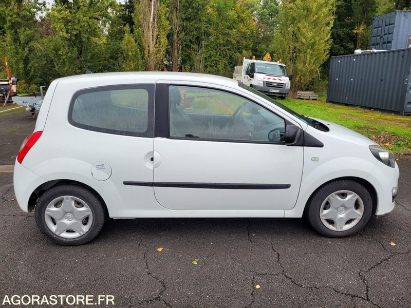 RENAULT TWINGO - DB-290-VQ - VIN VF1CNJ10550142907 - Autó: 4 kép. RENAULT TWINGO - DB-290-VQ - VIN VF1CNJ10550142907 - Autó: 4 kép.