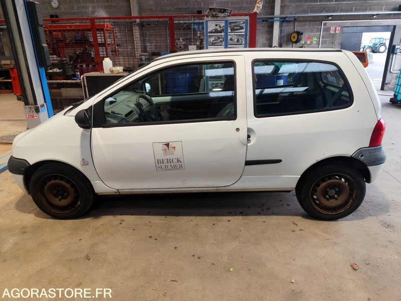 RENAULT TWINGO - Autó: 2 kép. RENAULT TWINGO - Autó: 2 kép.