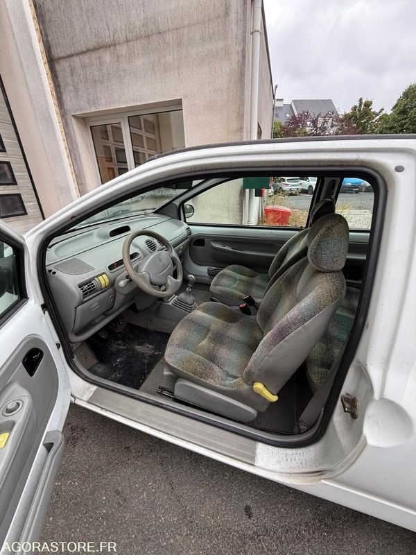 RENAULT TWINGO GPL / ESSENCE - Autó: 4 kép. RENAULT TWINGO GPL / ESSENCE - Autó: 4 kép.