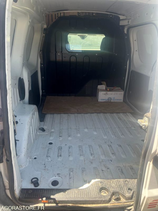 RENAULT VAN EXPRESS CONFORT 1.5 dCi S&S 95cv - 2021 / 92500 KM - Kis furgon: 5 kép. RENAULT VAN EXPRESS CONFORT 1.5 dCi S&S 95cv - 2021 / 92500 KM - Kis furgon: 5 kép.