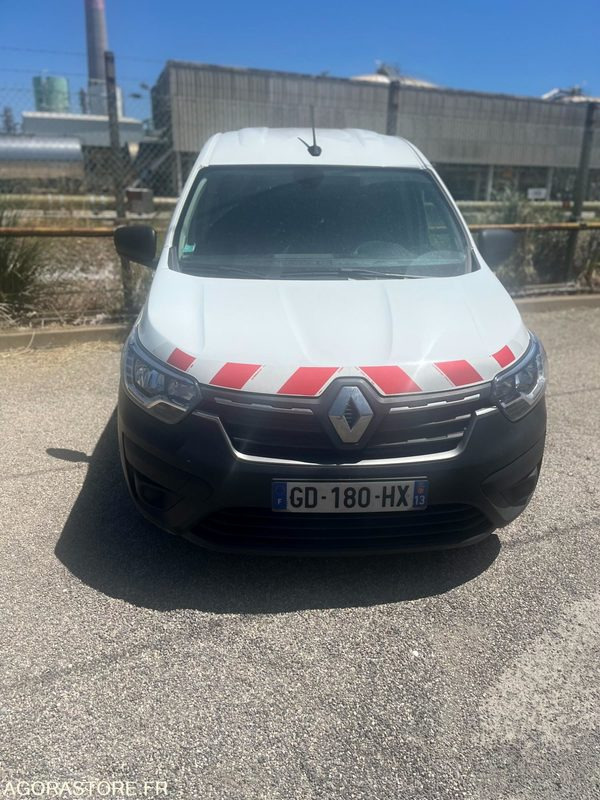 RENAULT VAN EXPRESS CONFORT 1.5 dCi S&S 95cv - 2021 / 92500 KM - Kis furgon: 2 kép. RENAULT VAN EXPRESS CONFORT 1.5 dCi S&S 95cv - 2021 / 92500 KM - Kis furgon: 2 kép.