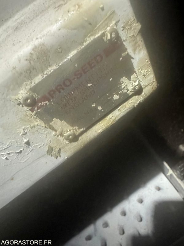 Regarnisseur de pelouse PRO-SEED - Kerti gépek: 5 kép. Regarnisseur de pelouse PRO-SEED - Kerti gépek: 5 kép.