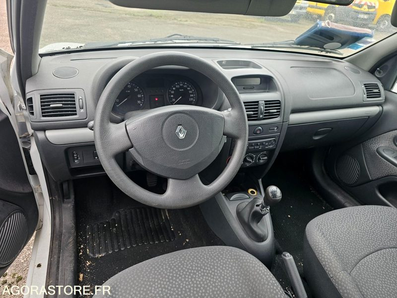 Renault Clio - 2007 - 237145km - DY887CL - Autó: 5 kép. Renault Clio - 2007 - 237145km - DY887CL - Autó: 5 kép.