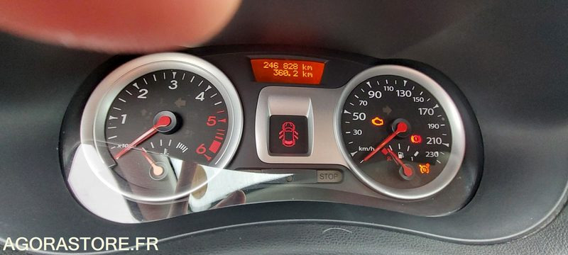 Renault Clio - 2011 - Autó: 4 kép. Renault Clio - 2011 - Autó: 4 kép.