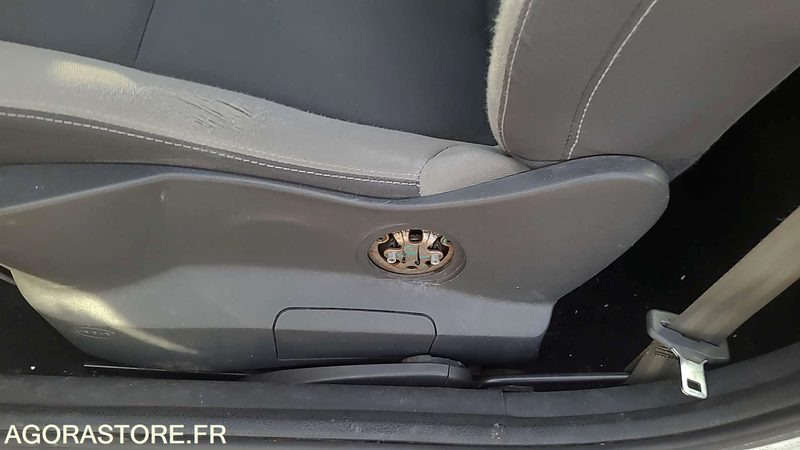 Renault Clio - 2012 - 248657kms - CC553YS - Autó: 4 kép. Renault Clio - 2012 - 248657kms - CC553YS - Autó: 4 kép.