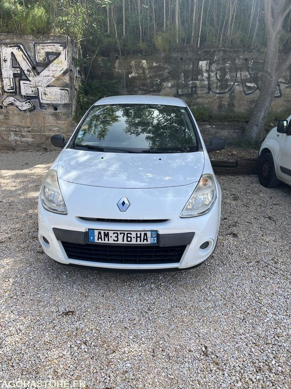 Renault Clio - Autó: 1 kép. Renault Clio - Autó: 1 kép.