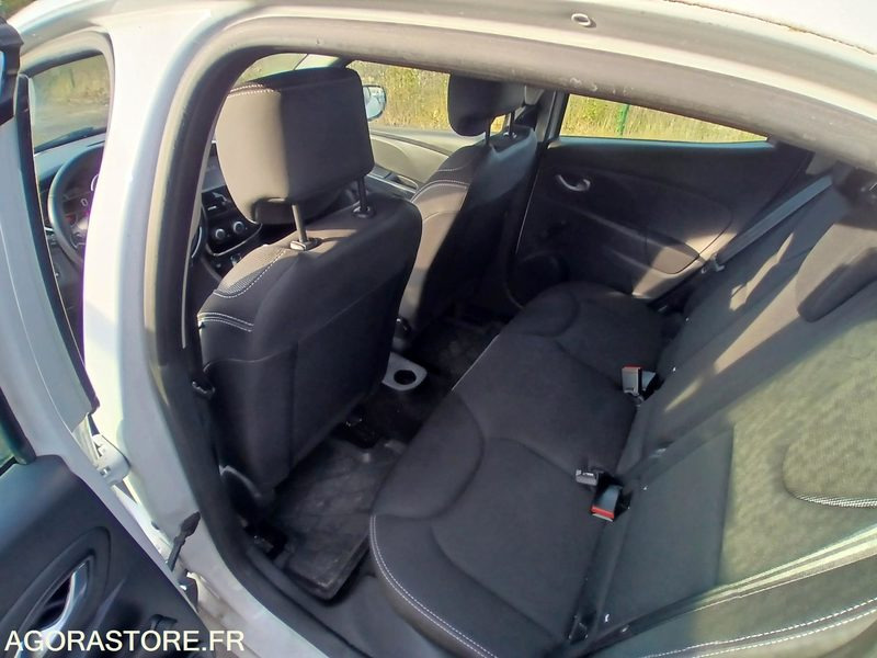 Renault Clio IV – Diesel – 2015-204 746 km - Autó: 4 kép. Renault Clio IV – Diesel – 2015-204 746 km - Autó: 4 kép.