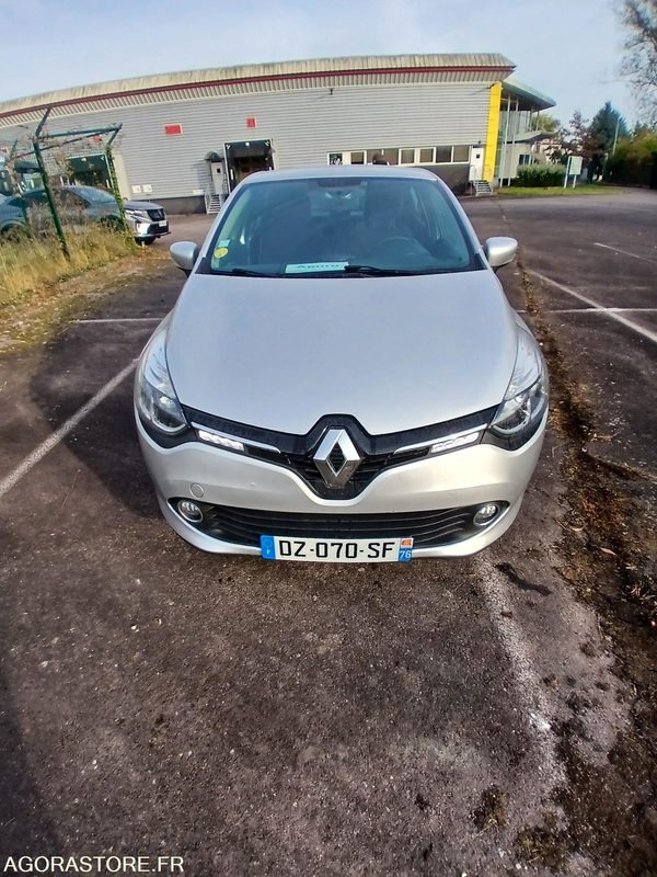Renault Clio IV – Diesel – 2016-205 826 km - Autó: 1 kép. Renault Clio IV – Diesel – 2016-205 826 km - Autó: 1 kép.